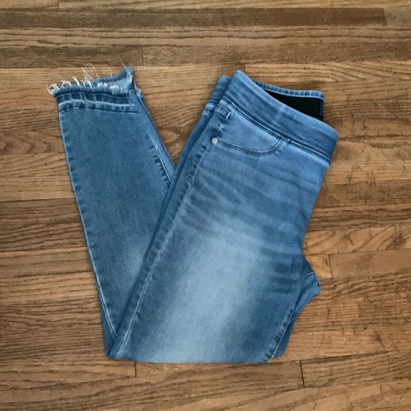 Women’s Old Navy Distressed Mid-Rise Rockstar Jeans - Picture 3 of 5